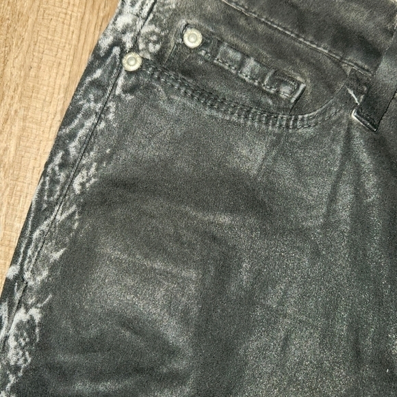 Nydj Size 4P Inseam 27' Black Leather/Snakeskin Look - Picture 3 of 7